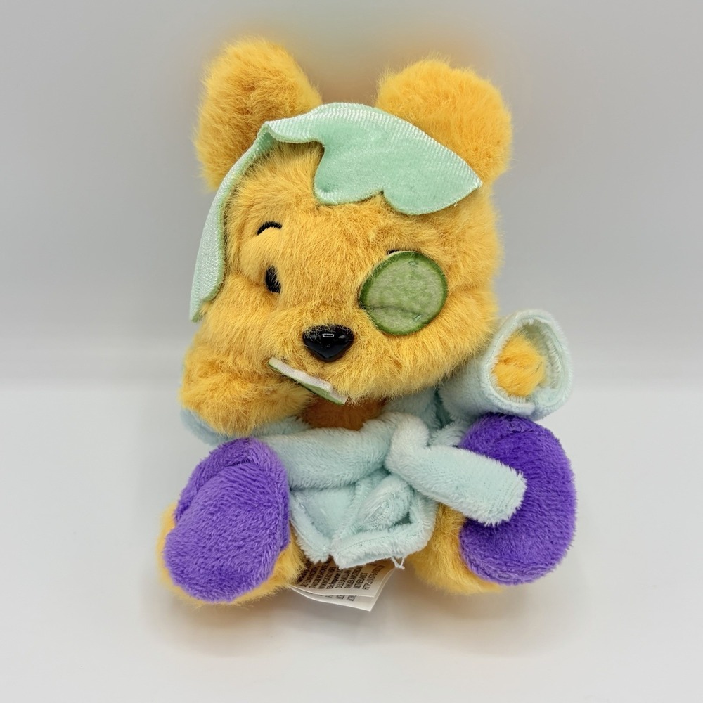 Winnie the Pooh Hunny Hugs Mystery Mini Plush Spa Winnie 5"
